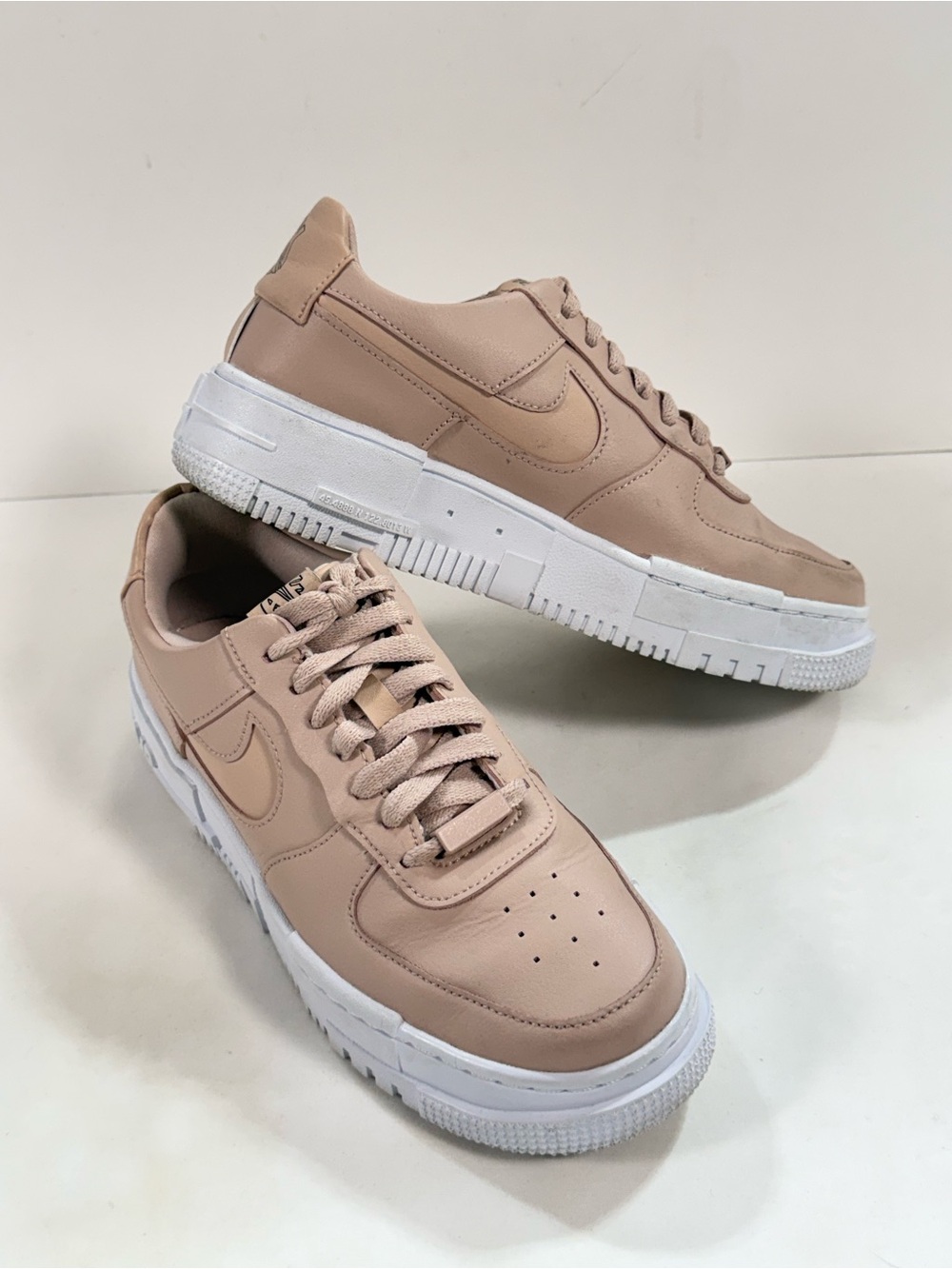 NIKE WOMEN'S blush/taupe Air Force 1 Low top sneaker size 7 - Picture 4 of 9